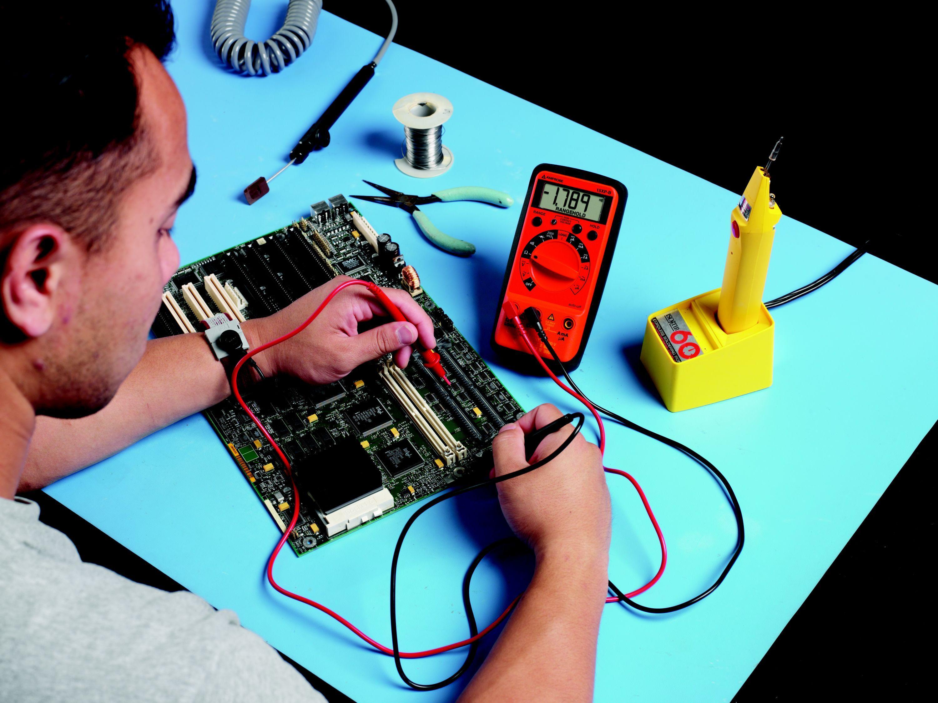 Amprobe® 5XP-A AC/DC Compact Digital Multimeter With VolTect™, 2 to 600 VAC/VDC, 200 mVAC/mVDC, 200 uA, 2 to 200 mA, 200 Ohm/2 to 200 kOhm/2 to 20 MOhm, 3-1/2 Digits 1999 Counts LCD Display