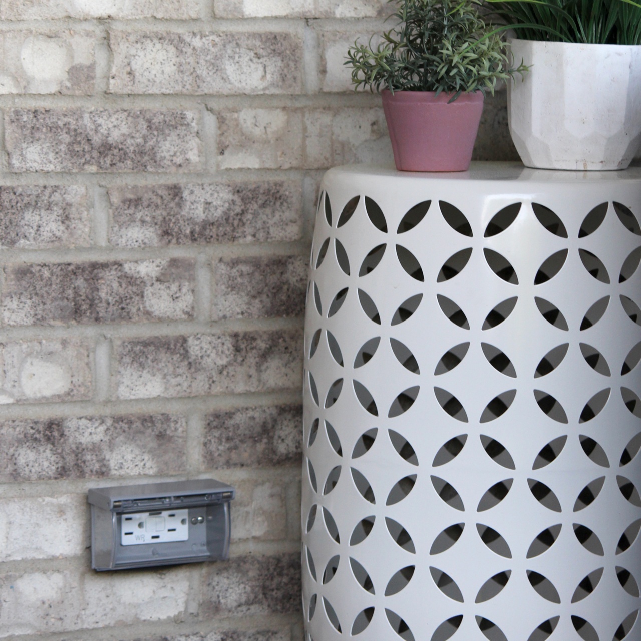 Pass & Seymour® WRR26USBAC6I Receptacles & USB Ports