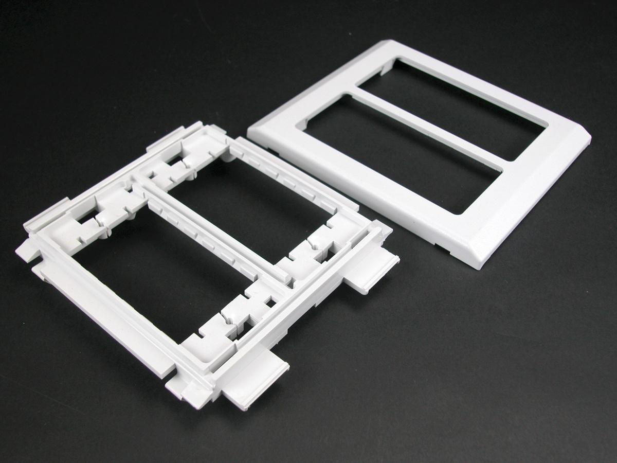 Wiremold® WMD5450WH 5400 Device Bracket Fitting, For Use With 5507 Series Faceplates, 600 V AC Voltage Rating, PVC, White