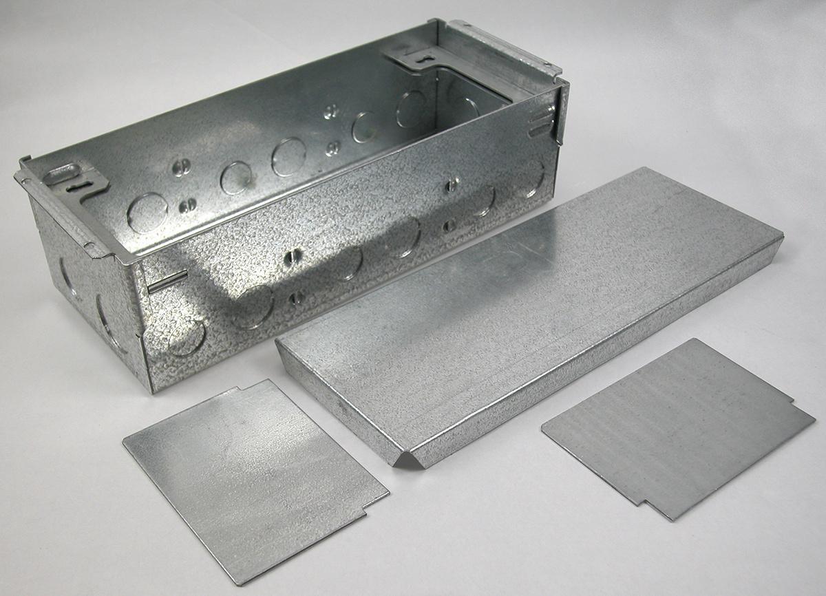 Wiremold® 880W3 Triple Service Floor Box, Steel, 56/68 cu-in Capacity, 3 Gangs, 21 Knockouts, 12 in L x 4-15/16 in W x 3-7/16 in H