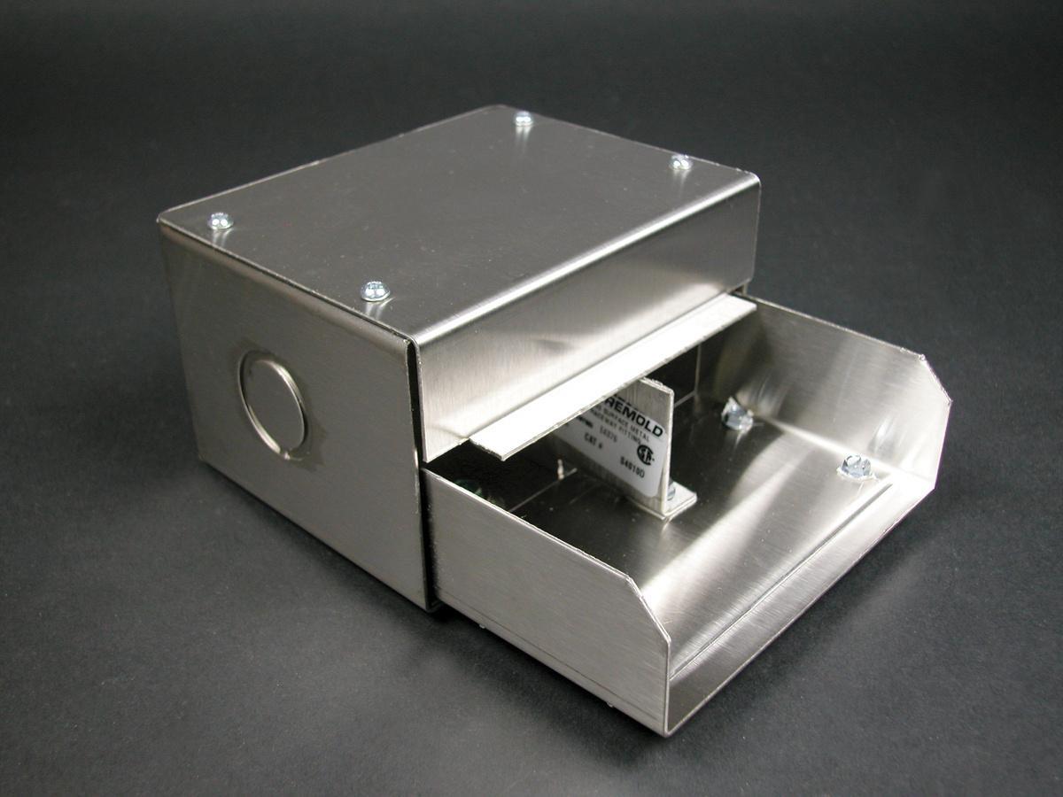 Wiremold® S4010D Entrance End Fitting, For Use With S4000 Series Raceway, Stainless Steel Jacket